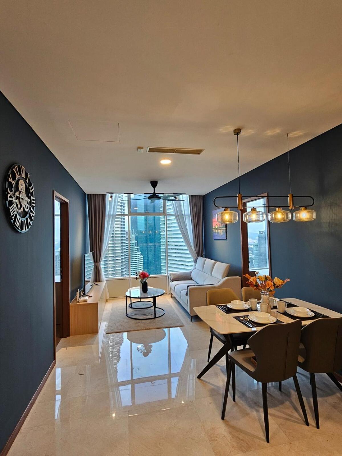 Apartment Sky Klcc Level 58, 600mbps Wifi - 2r 1bb