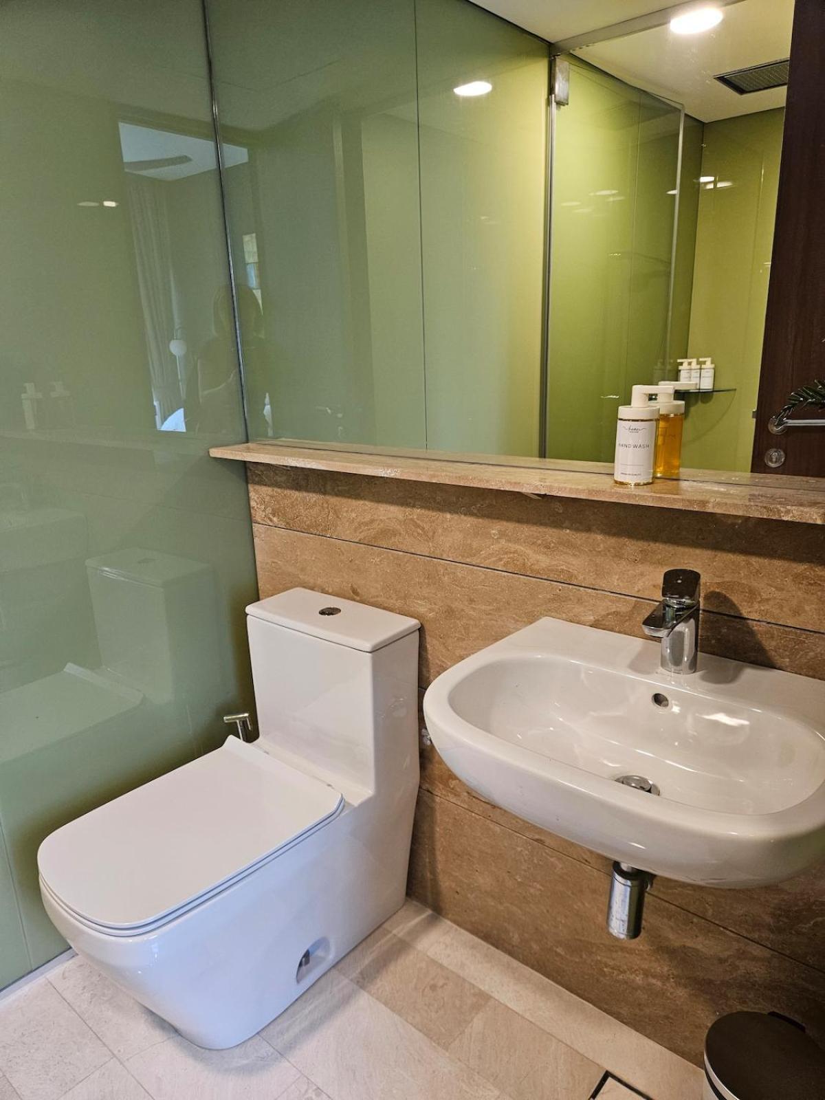 Apartment Sky Klcc Level 58, 600mbps Wifi - 2r 1bb *
