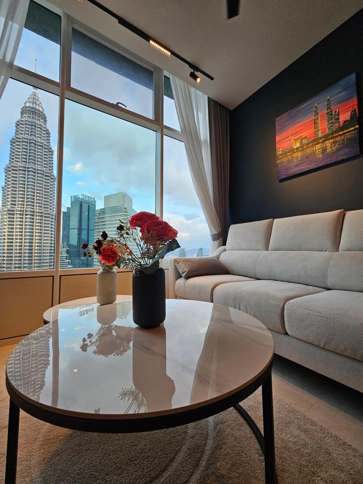 Pangsapuri Sky Klcc Level 58, 600mbps Wifi - 2r 1bb *